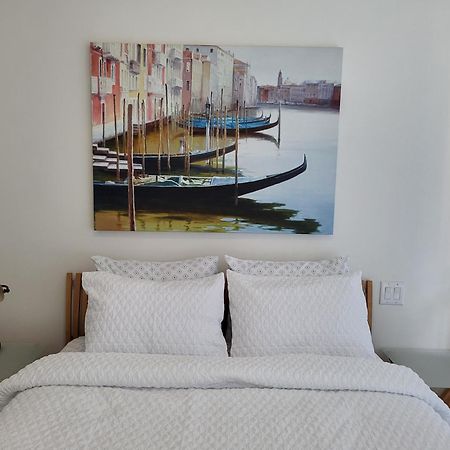 Your Perfect Escape - Modern Landmark Condo In Downtown Calgary - Free Parking- Premium Location Dış mekan fotoğraf