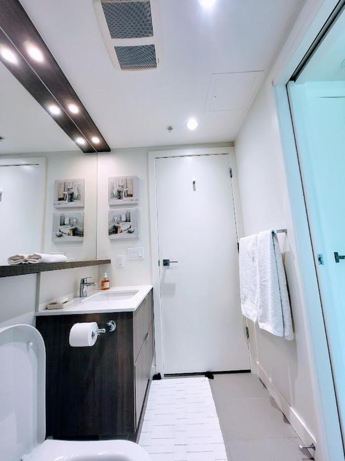 Your Perfect Escape - Modern Landmark Condo In Downtown Calgary - Free Parking- Premium Location Dış mekan fotoğraf