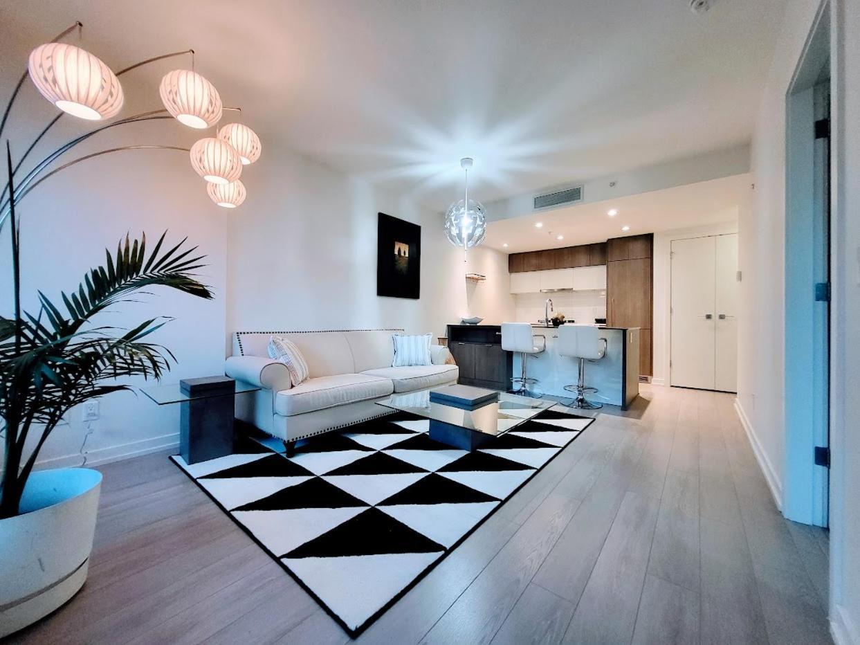 Your Perfect Escape - Modern Landmark Condo In Downtown Calgary - Free Parking- Premium Location Dış mekan fotoğraf