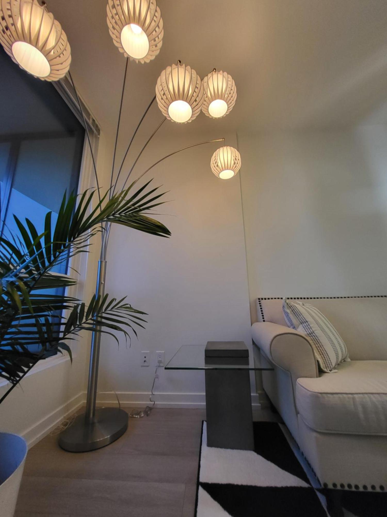 Your Perfect Escape - Modern Landmark Condo In Downtown Calgary - Free Parking- Premium Location Dış mekan fotoğraf